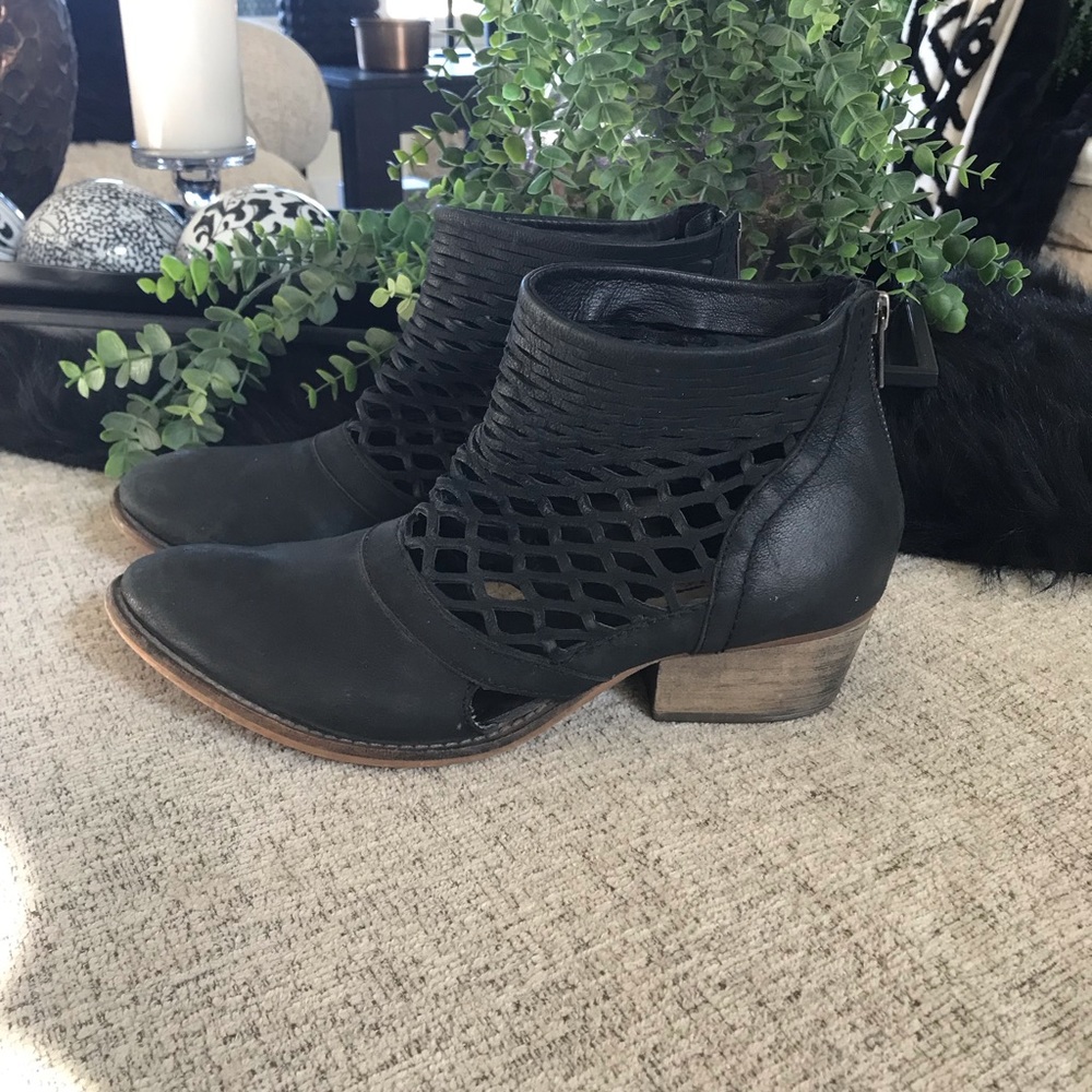 Rebels Ankle Cut-Out Bootie - Picture 3 of 6